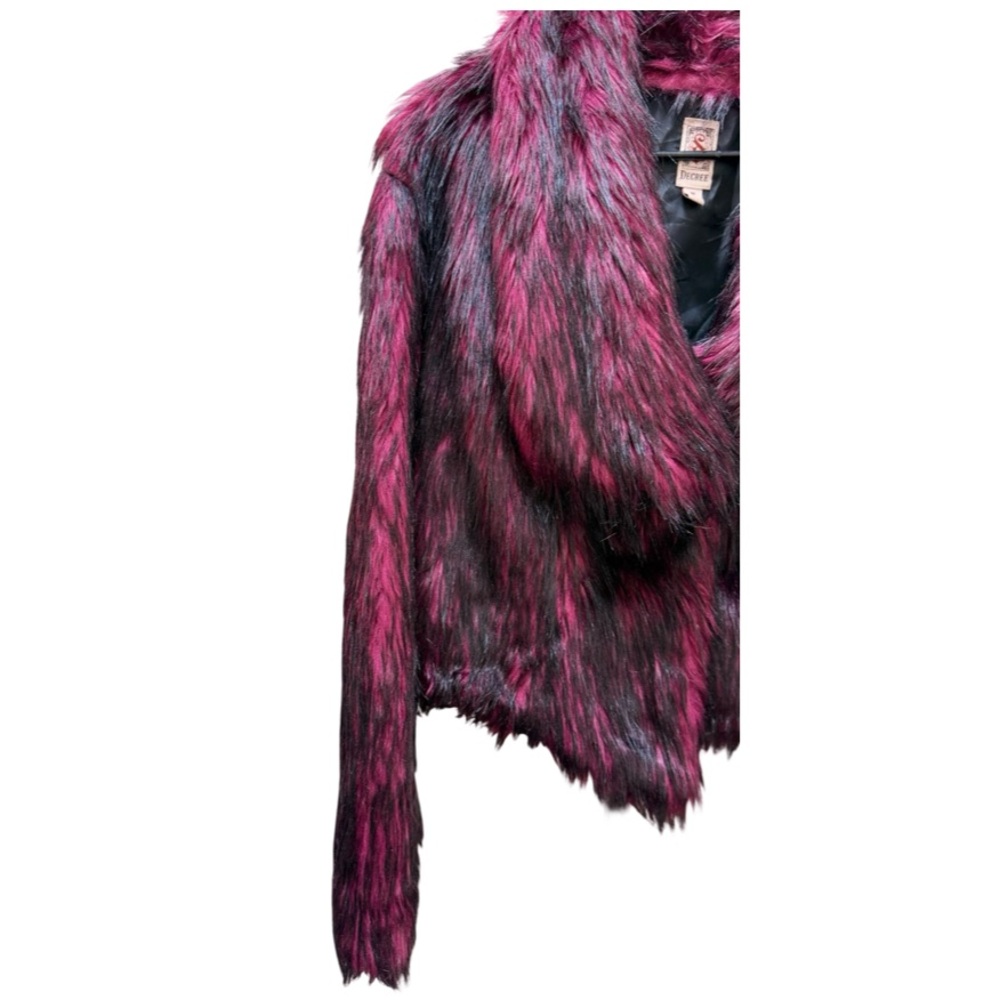 Dramatic Faux Fur Goth Jacket – M - Picture 4 of 17
